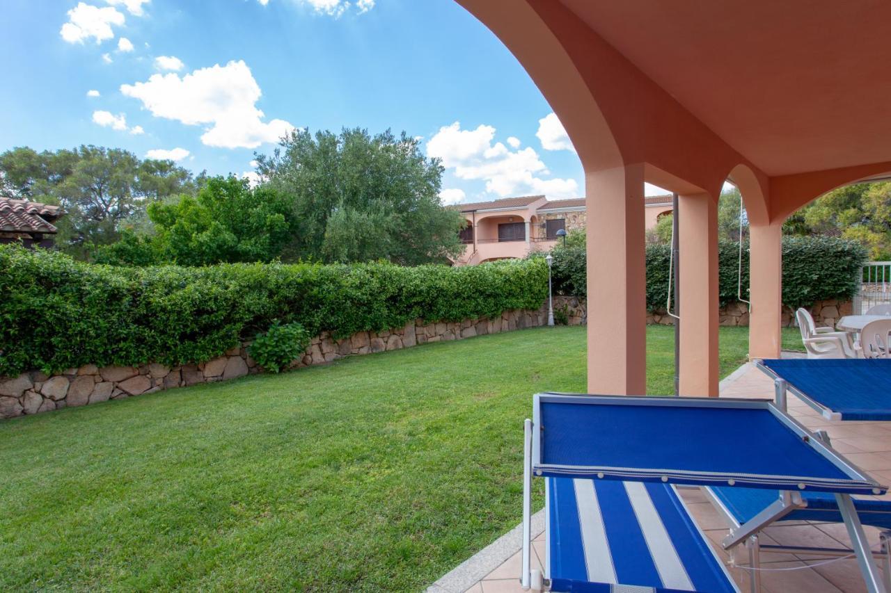 Residence Le Colonnine San Teodoro  Bagian luar foto