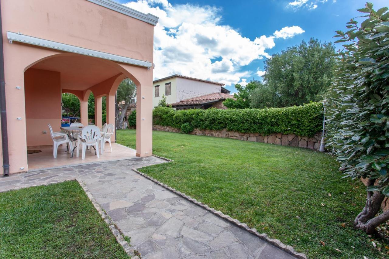Residence Le Colonnine San Teodoro  Bagian luar foto