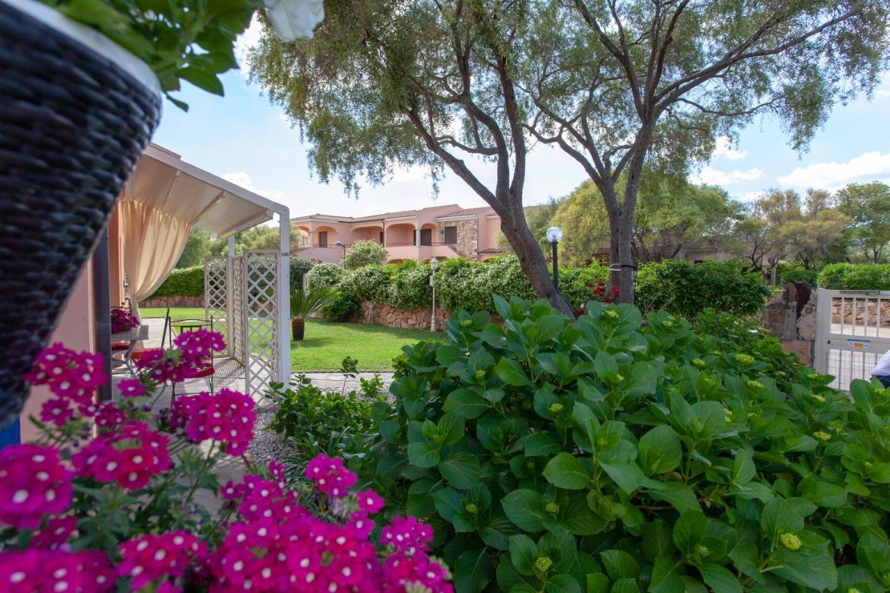 Residence Le Colonnine San Teodoro  Bagian luar foto