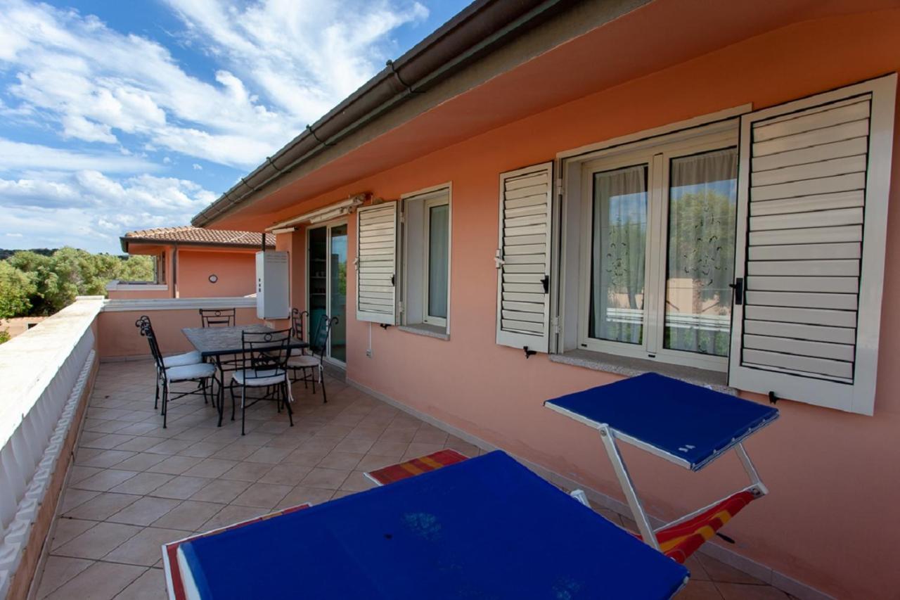 Residence Le Colonnine San Teodoro  Bagian luar foto