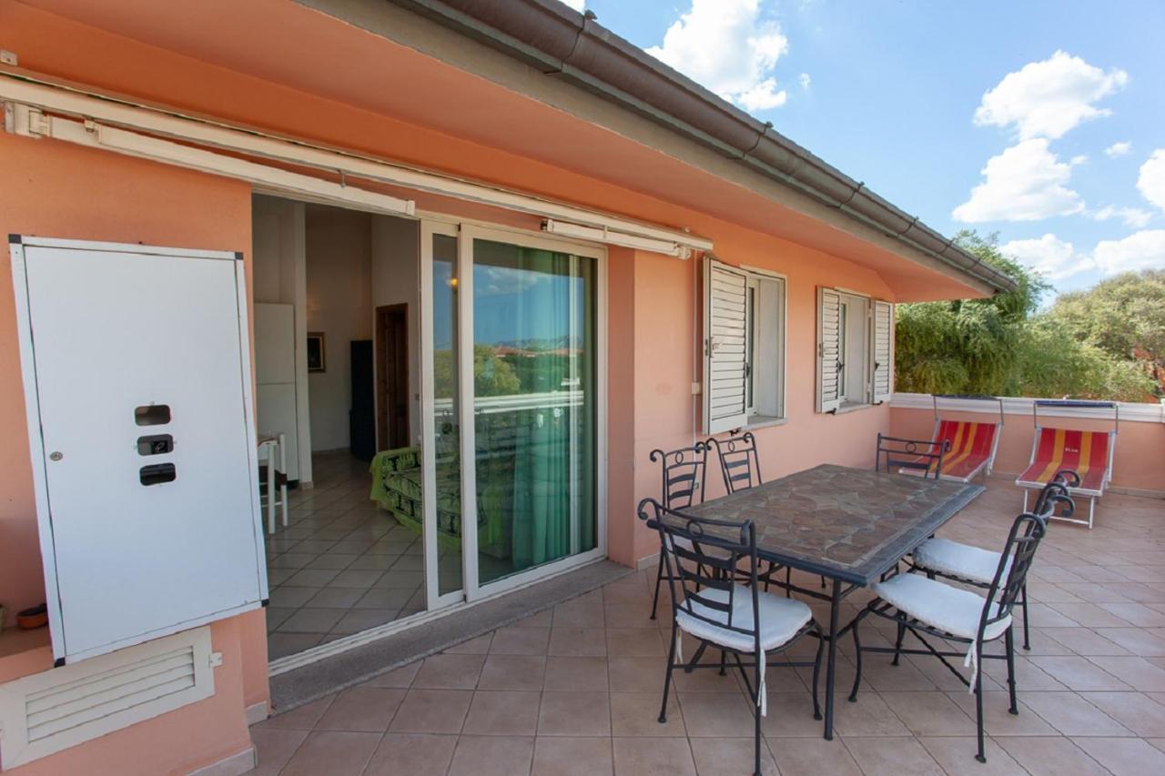 Residence Le Colonnine San Teodoro  Bagian luar foto