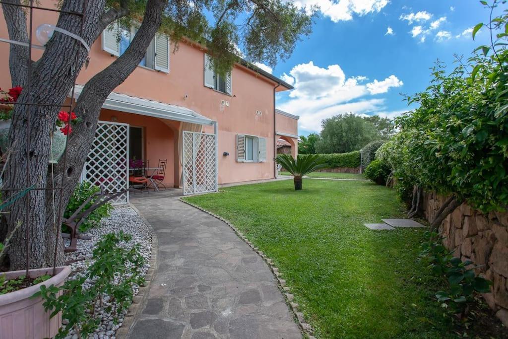 Residence Le Colonnine San Teodoro  Bagian luar foto