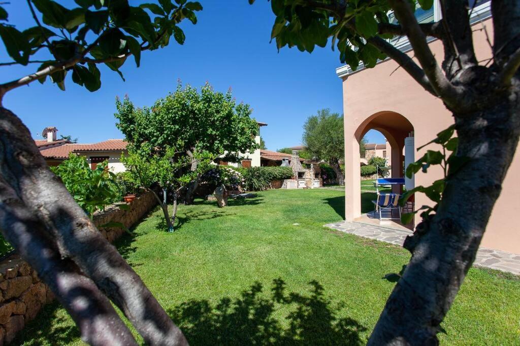 Residence Le Colonnine San Teodoro  Bagian luar foto
