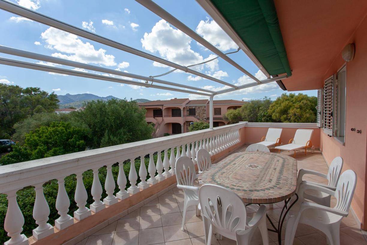 Residence Le Colonnine San Teodoro  Bagian luar foto