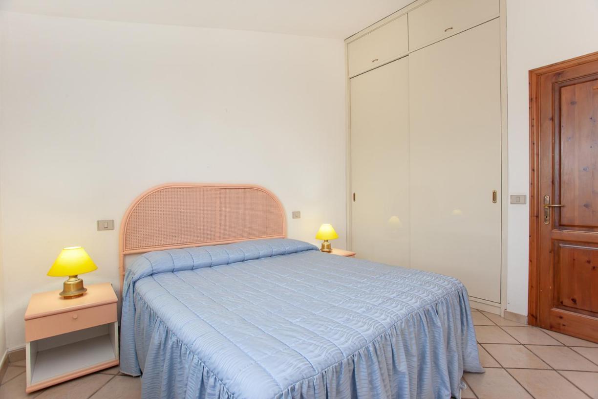 Residence Le Colonnine San Teodoro  Bagian luar foto