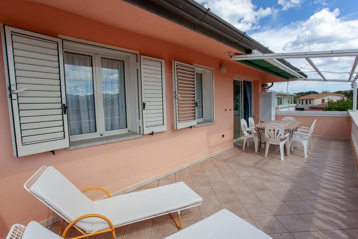 Residence Le Colonnine San Teodoro  Bagian luar foto