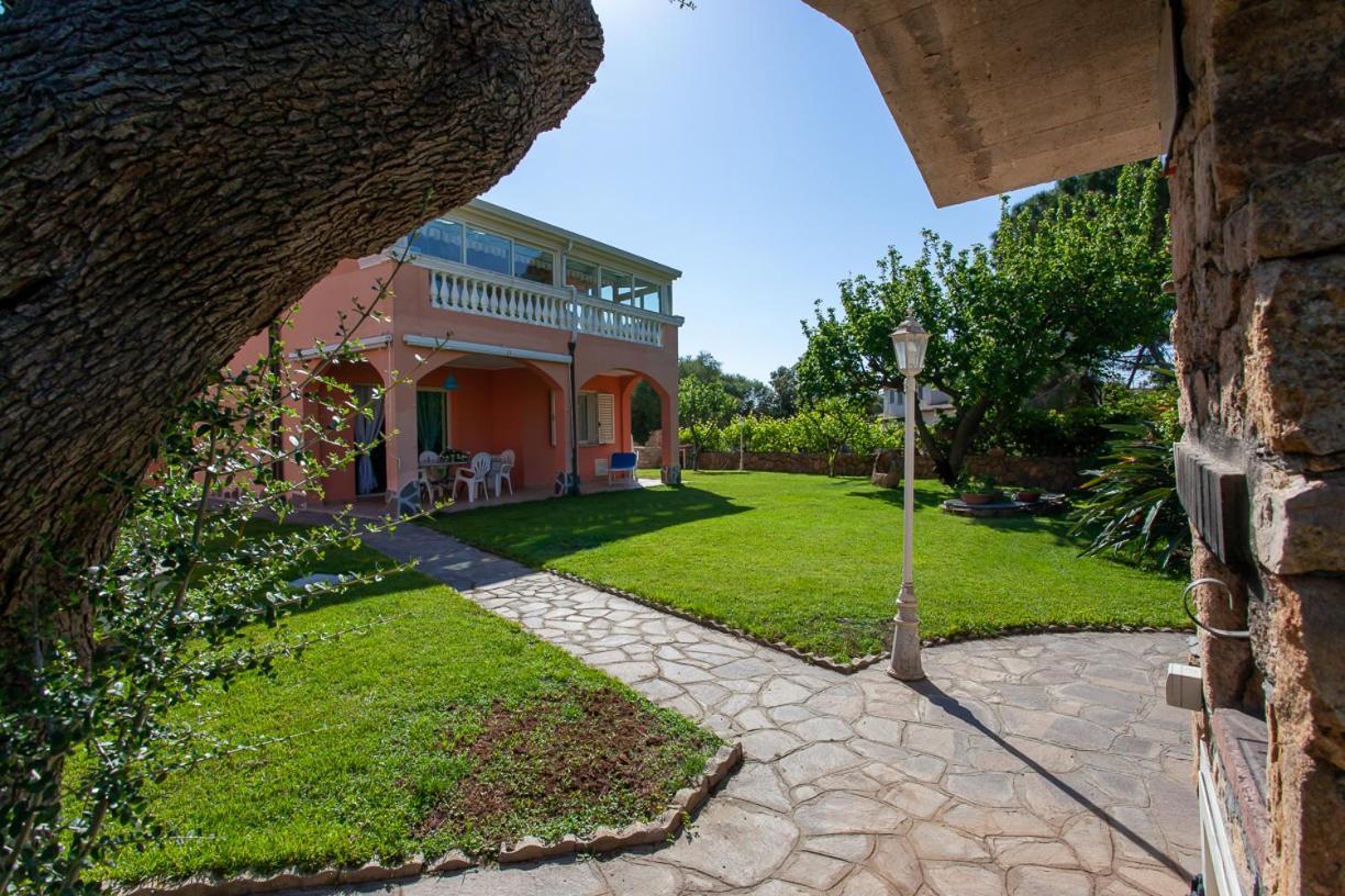 Residence Le Colonnine San Teodoro  Bagian luar foto