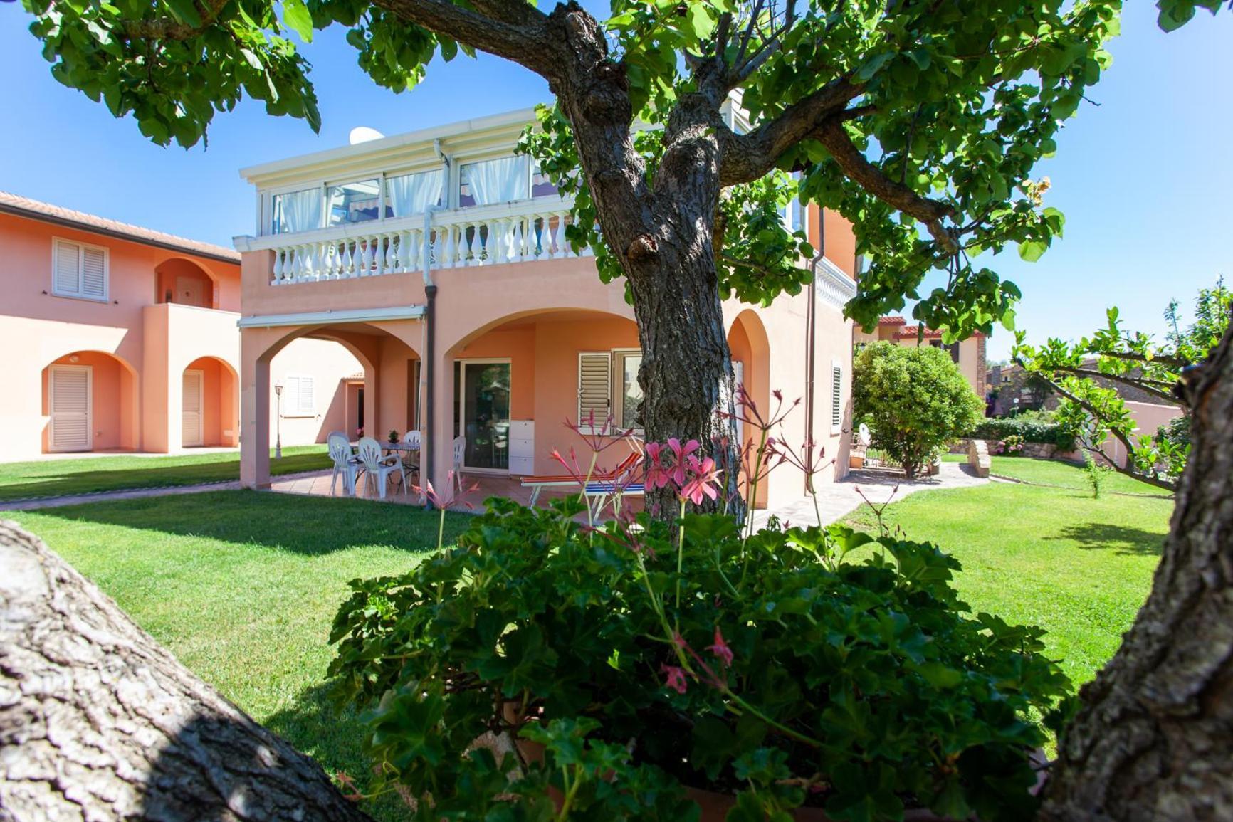 Residence Le Colonnine San Teodoro  Bagian luar foto