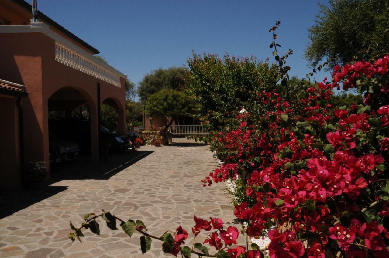 Residence Le Colonnine San Teodoro  Bagian luar foto